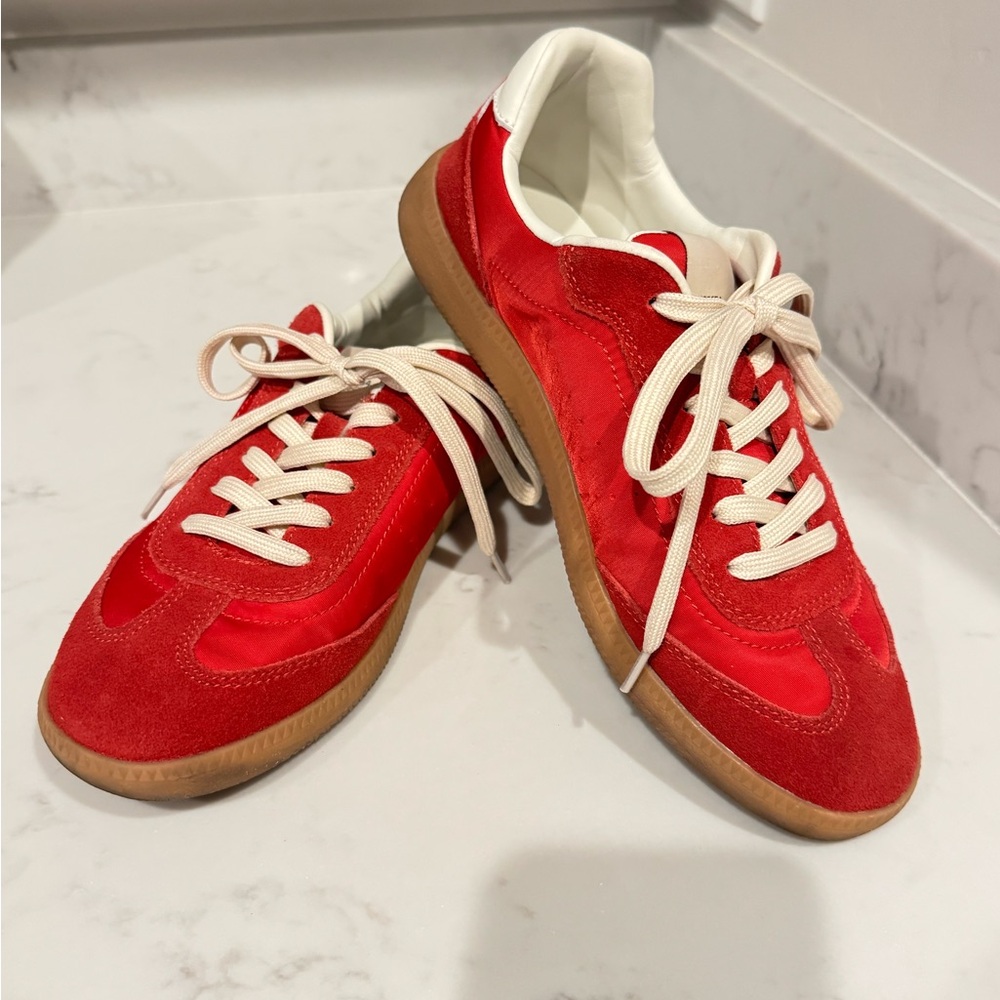 Steve Madden Low Profile Red Leather/Suede/Textile Sneakers. Women’s Size 8.5